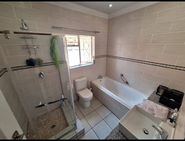 4 BEDROOM HOUSE FOR SALE IN VANDERBIJLPARK SE 6